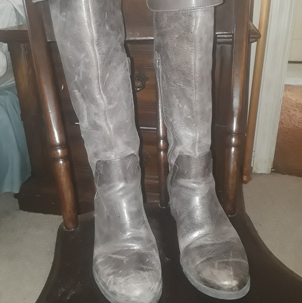 PRE LOVED VINCE CAMUTO BOOTS